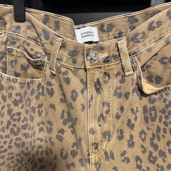 Citizens of Humanity Miro Relaxed Jean In Natural Cheetah Size 27 Like New - Picture 3 of 5